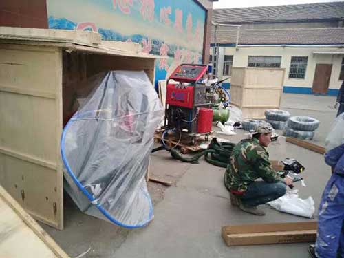 【圖片】常州聚脲噴涂 水箱防腐內(nèi)外壁如何施工(圖1) 江蘇省鹽城市客戶訂購的2臺液壓聚脲噴涂機